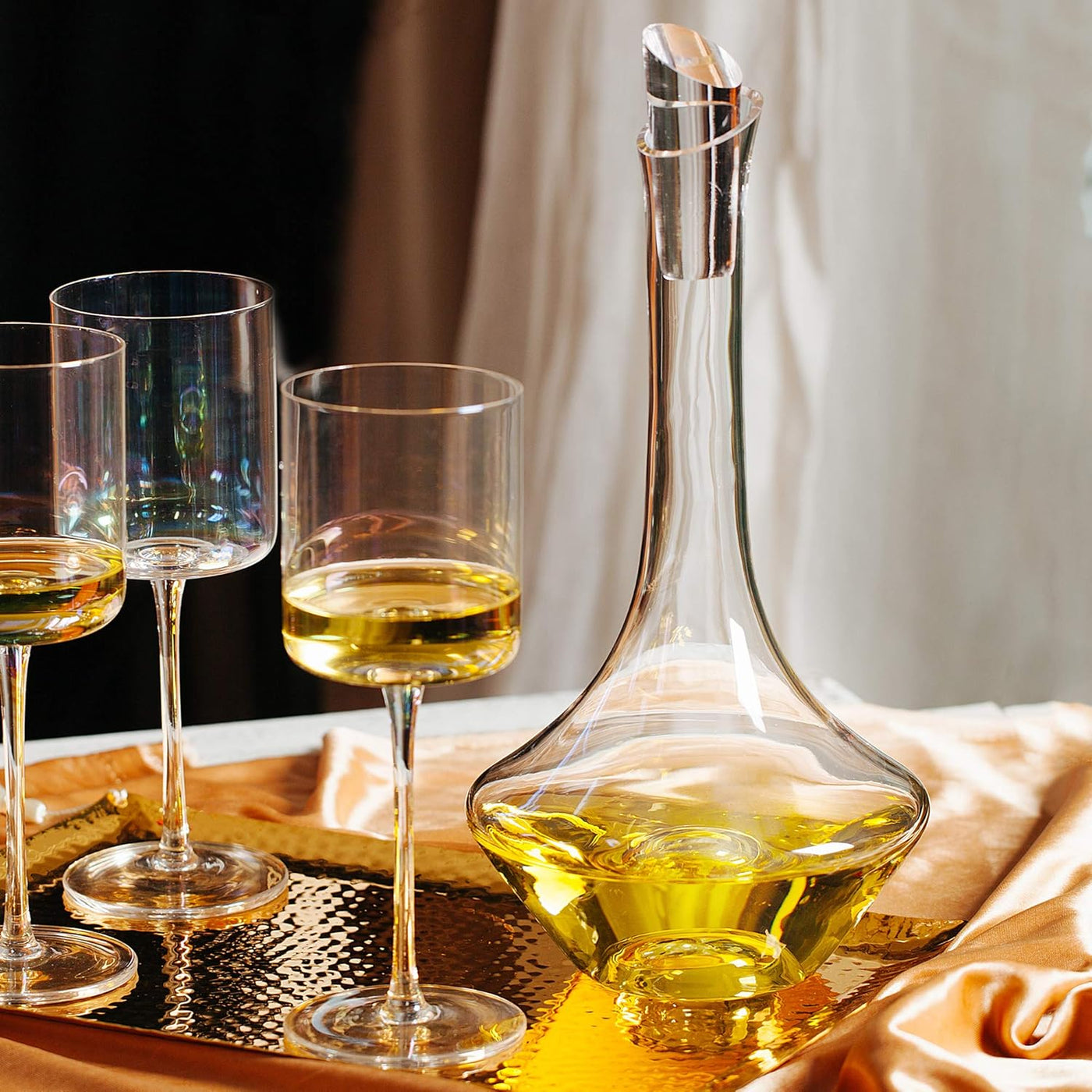 Glass Wine Decanter With Stopper For Aeration And Pouring
